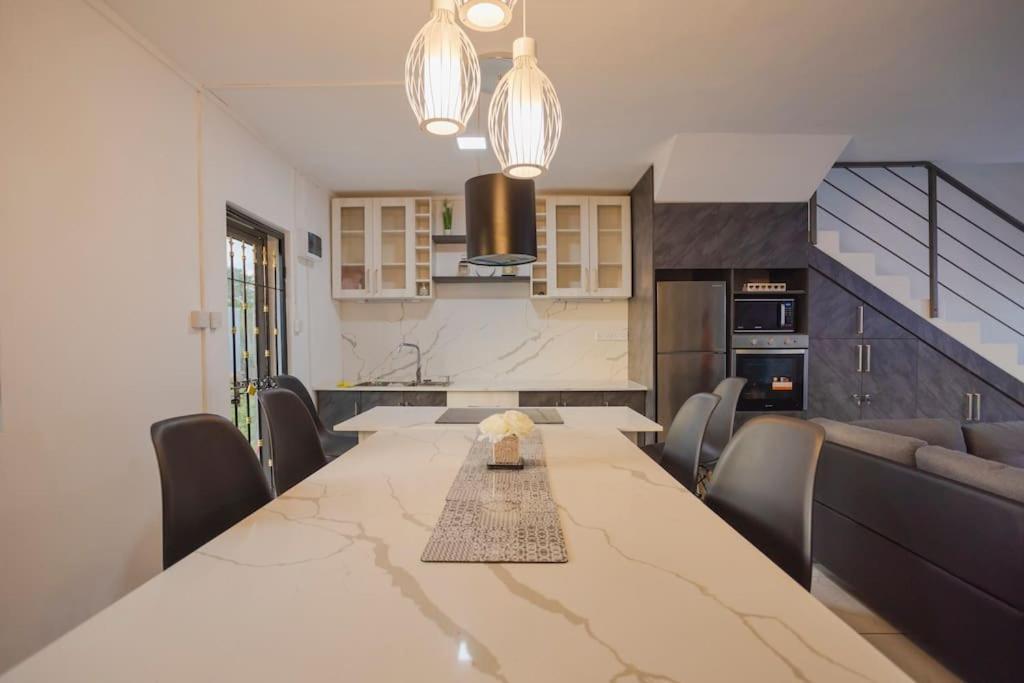 Le Palmiste Lovely 2-Bedroom Duplex With Pool グラン・ゴーブ エクステリア 写真